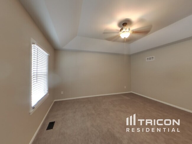 Building Photo - 15924 W 149th Terrace