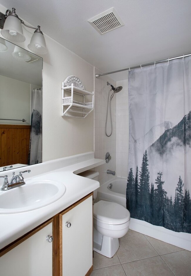 Building Photo - 2 Bedroom 2 Bathroom in Las Salinas Condom...