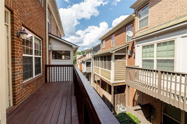 Building Photo - 2771 Durham Dr NE