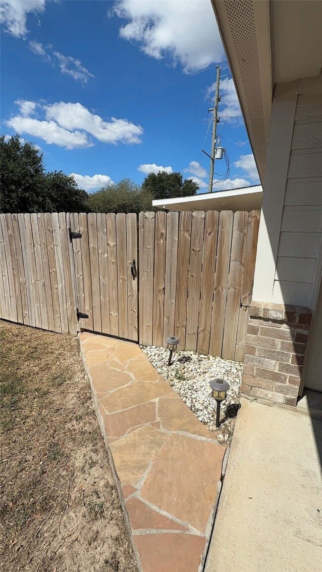 Building Photo - 1103 Laurel Chase Tr