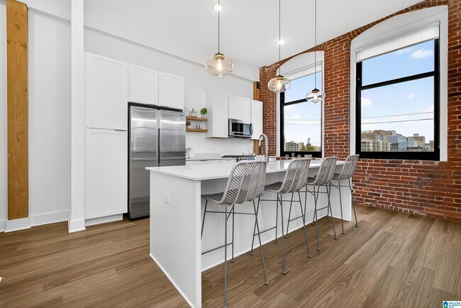 Building Photo - 1329 4th Ave S
