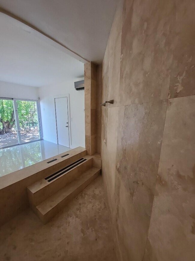 Building Photo - 7707 Hawthorne Ave