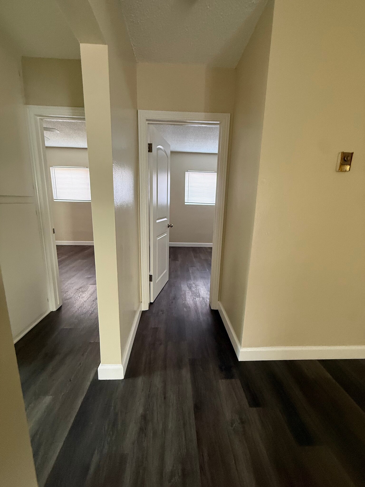 Hallway looking toward bedrooms. - 4433 W 159th St