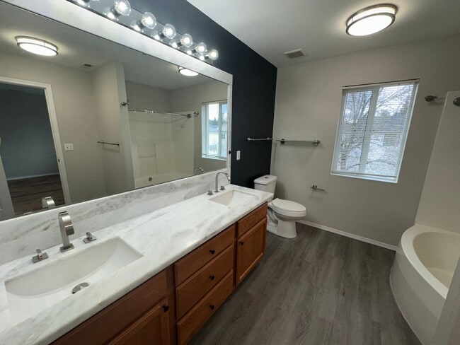 Building Photo - 2350 Simmons St