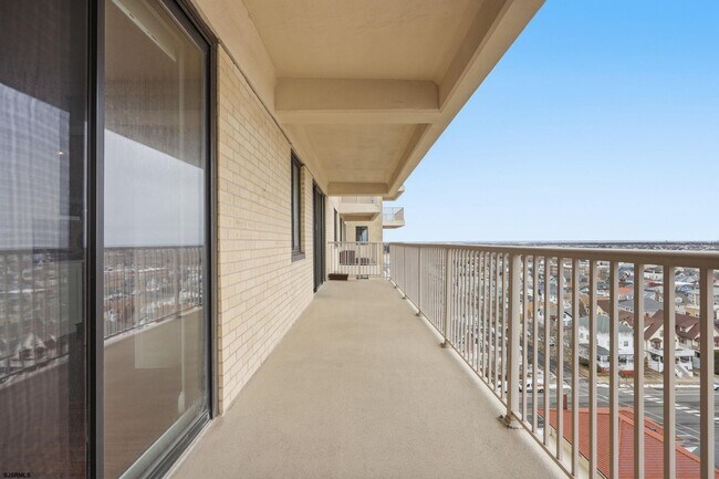 Building Photo - 5000 Boardwalk