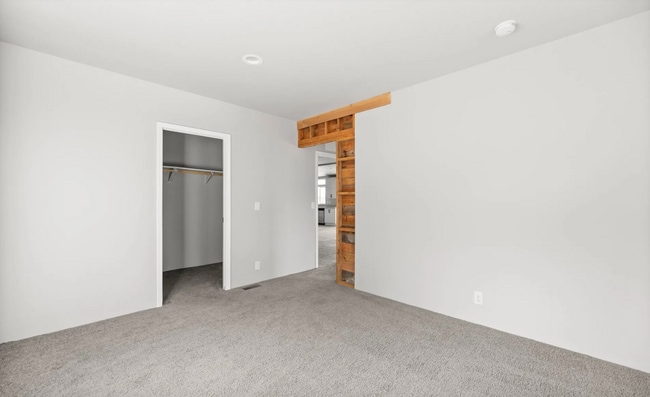 Building Photo - 833 Haffey Rd