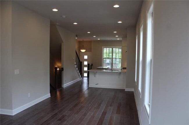 Building Photo - 4761 Roswell Rd