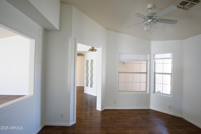 Building Photo - 909 E Harwell Rd
