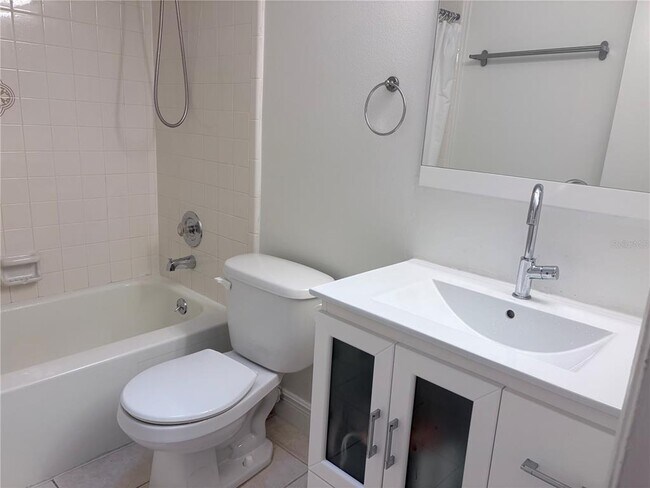 Building Photo - 2806 Plaza Terrace Dr