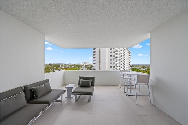 Building Photo - 333 Sunset Dr