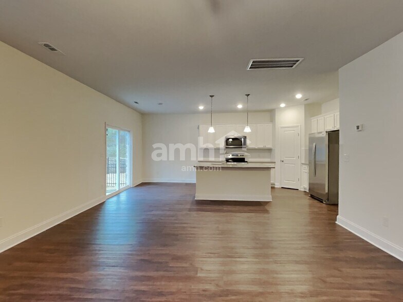 Building Photo - 130 Marin Dr