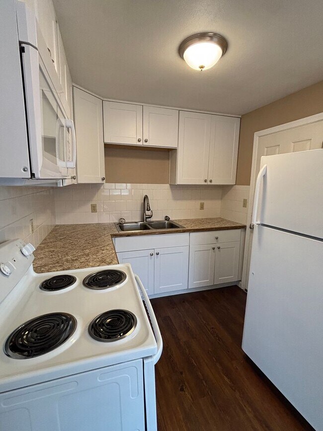 Building Photo - Spring Special! $500 Off of First Month's Rent! Only 2 Miles to OSU!!