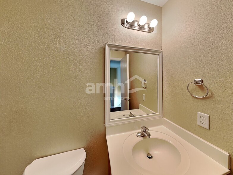 Building Photo - 9742 Liberty Grn