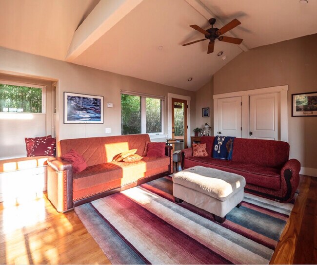 Building Photo - 132 Anthony St