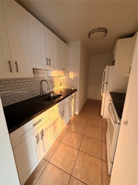 Building Photo - 7250 SW 94th Pl