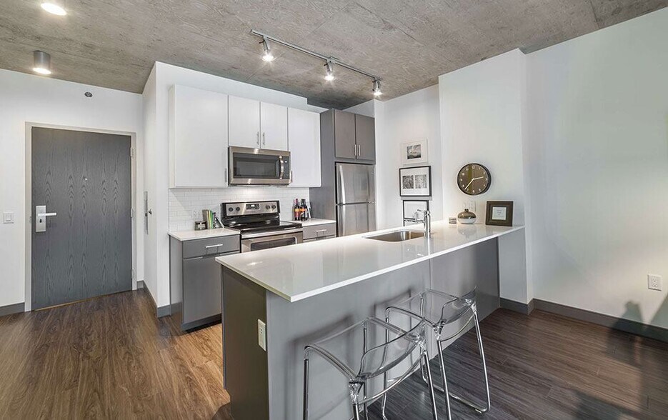 Linea Apartments 215 W Lake St Chicago IL 60606 Apartment Finder