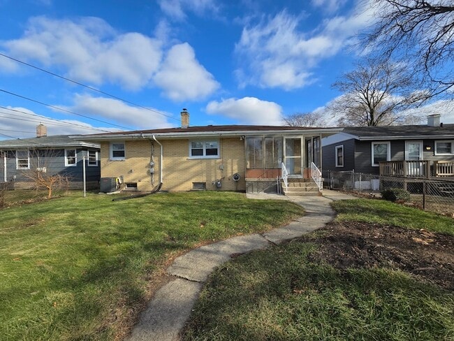 Building Photo - 7230 Beech Ave