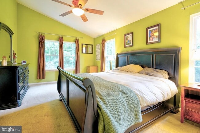 Building Photo - 111 Honey Locust Ct