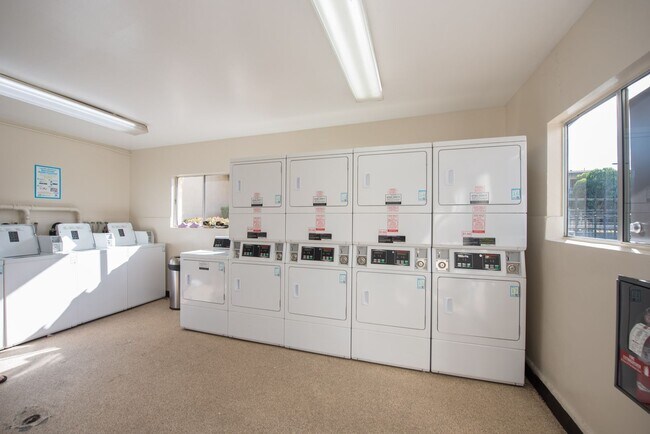 Building Photo - Remodeled Seal Beach Condo