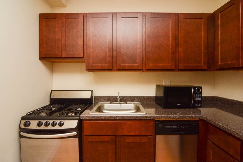 Building Photo - 823 W Diversey Pky