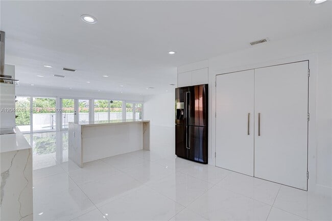 Building Photo - 773 Woodcrest Rd