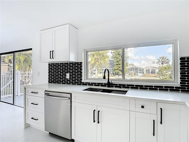 Building Photo - 9920 San Mateo Way