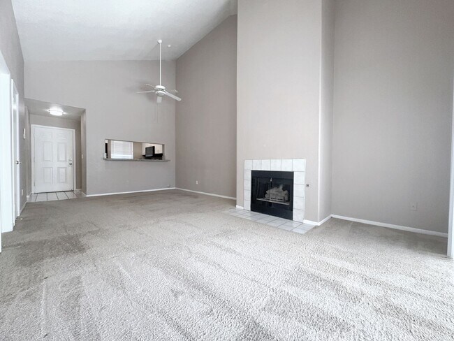Building Photo - 2b2b Condo Tropicana/Jones  $1450