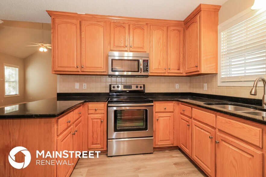 Building Photo - 13 Windrush Dr