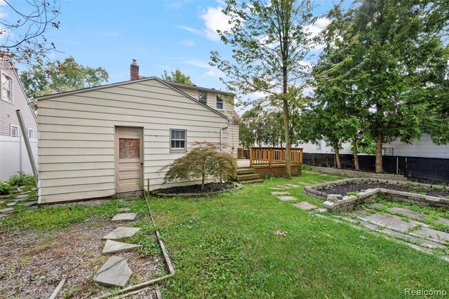 Building Photo - 1674 Eaton Rd