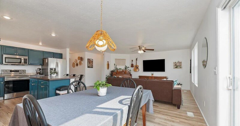 Building Photo - 765 SW Portal St