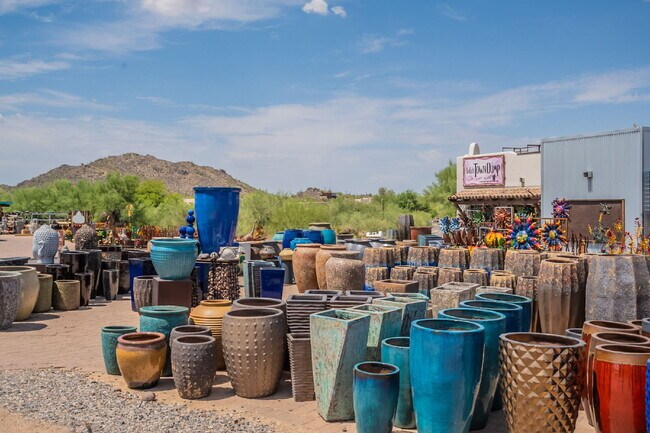 Building Photo - Downtown Cave Creek Patio Homes!