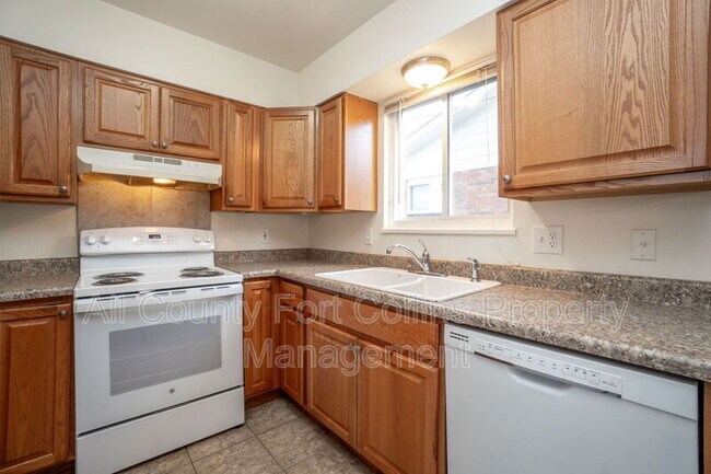 Building Photo - 1434 S Dotsero Dr