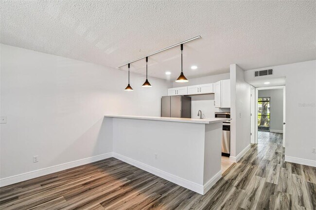 Building Photo - 9125 Tudor Dr