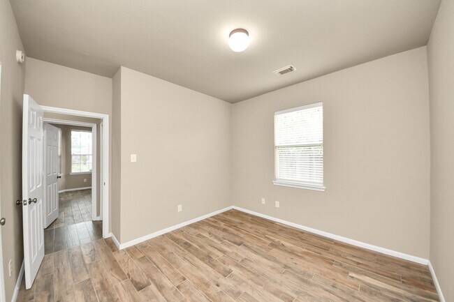 Building Photo - 12902 Meadow Springs Dr