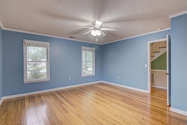 Building Photo - 2315 Treetop Ln
