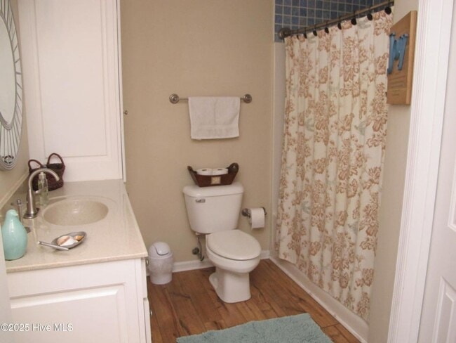 Building Photo - Charming 2 Bedroom Home