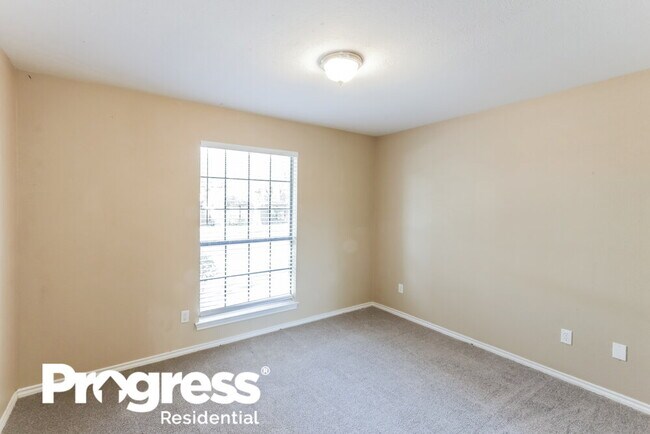 Building Photo - 5321 Greenbrook Dr