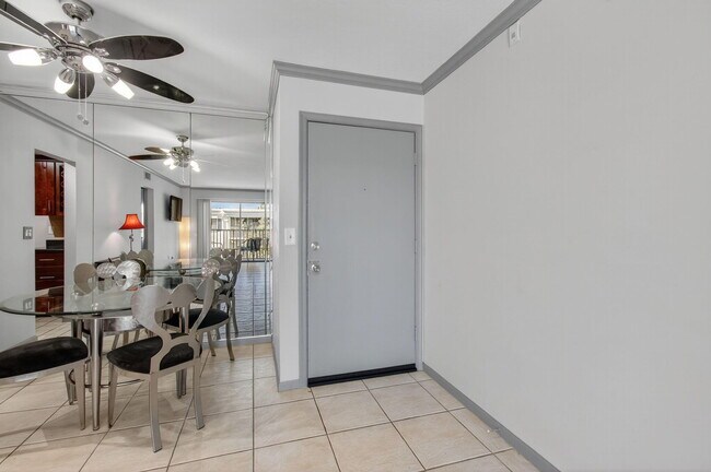 Building Photo - 170 Cypress Club Dr