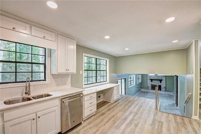 Building Photo - 3267 Aspen Cir SW