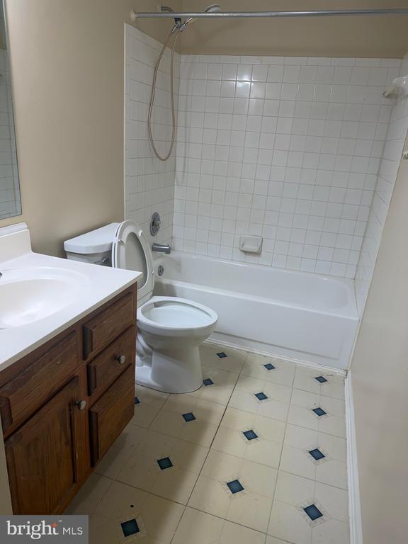 Building Photo - 8910 Pembrook Woods