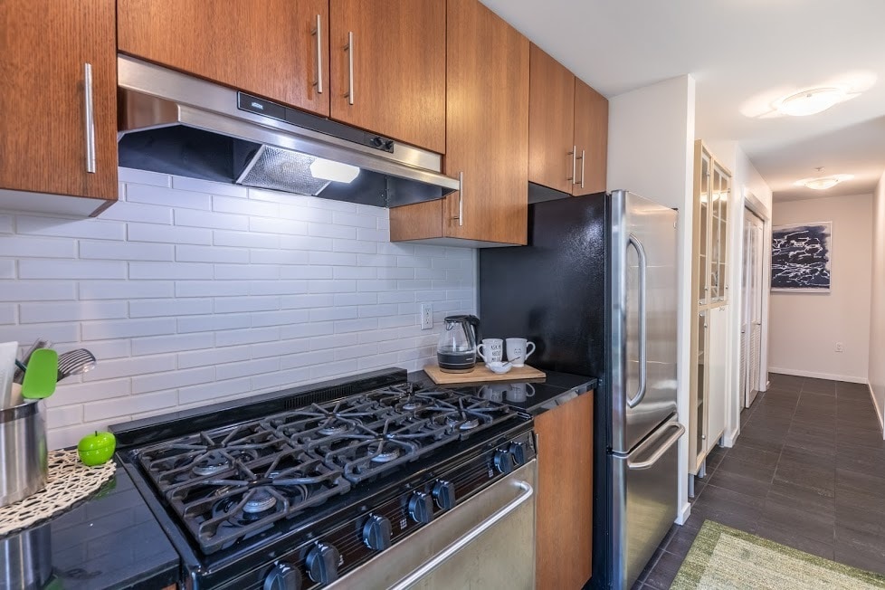 6-burner gas range - 2721 1st Ave