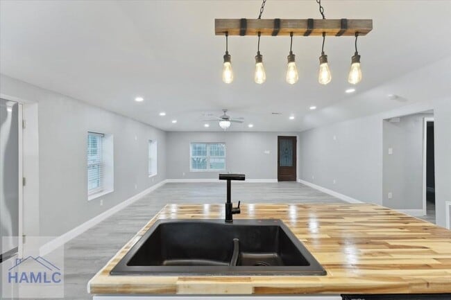 Building Photo - 8576 E B Cooper Hwy