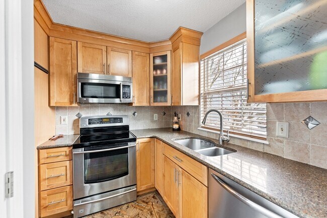 Building Photo - 45 Waters Edge Dr