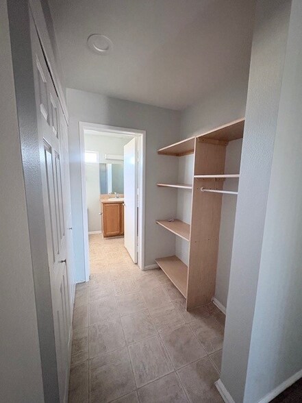 Building Photo - 42925 Madison St