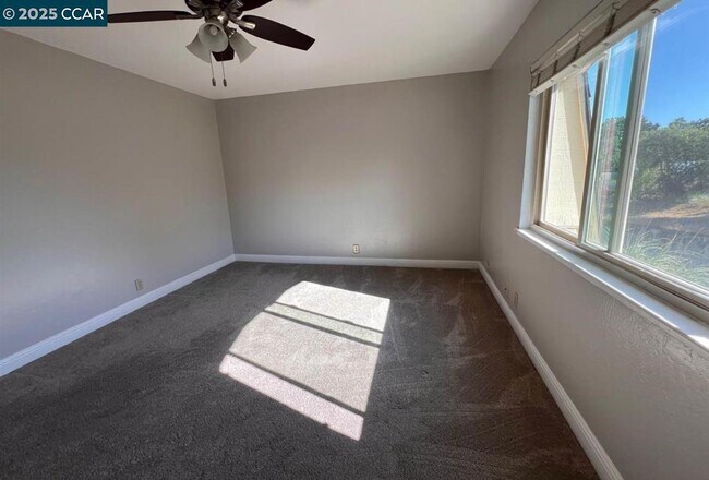 Building Photo - 1093 Mohr Ln