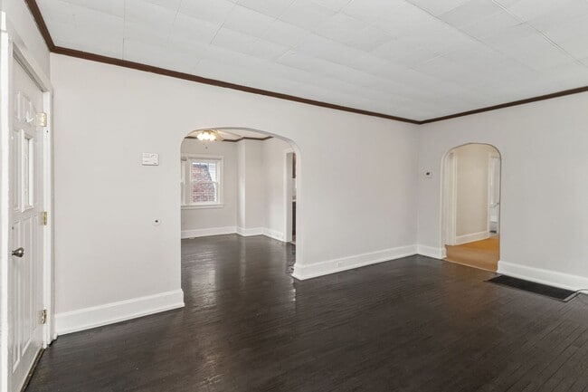 Building Photo - MADISONVILLE - Charming 3+ Bed Cape Cod