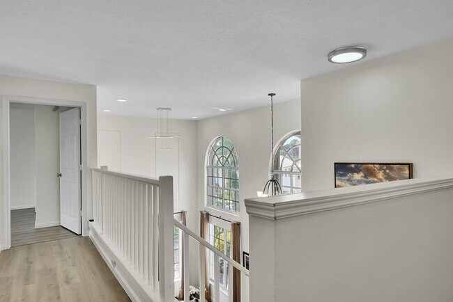 Building Photo - 3354 Greenview Terrace W