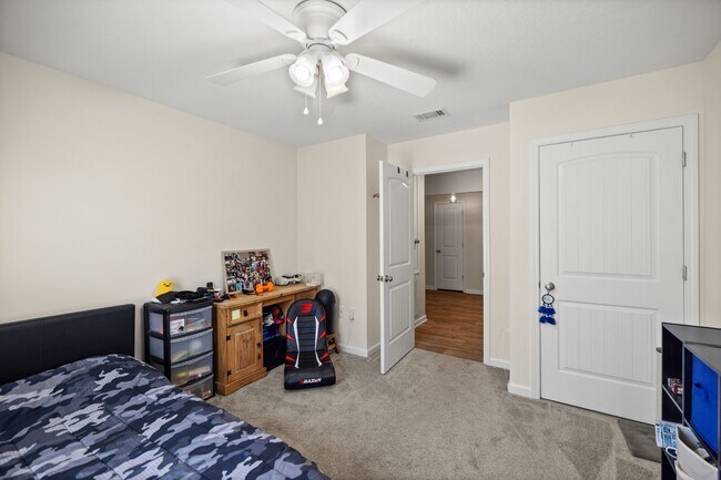 Building Photo - 1016 Limpkin St