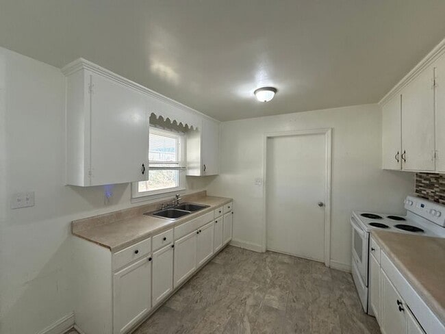 Building Photo - T.R. Lawing Realty Property