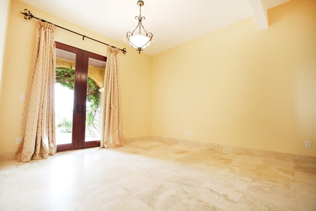 Building Photo - Luxury 3 bed 3 bath home available for rent in Malibu!